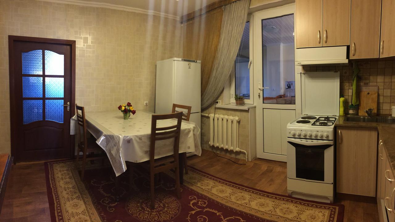 Holiday Hostel House Bishkek Exterior photo