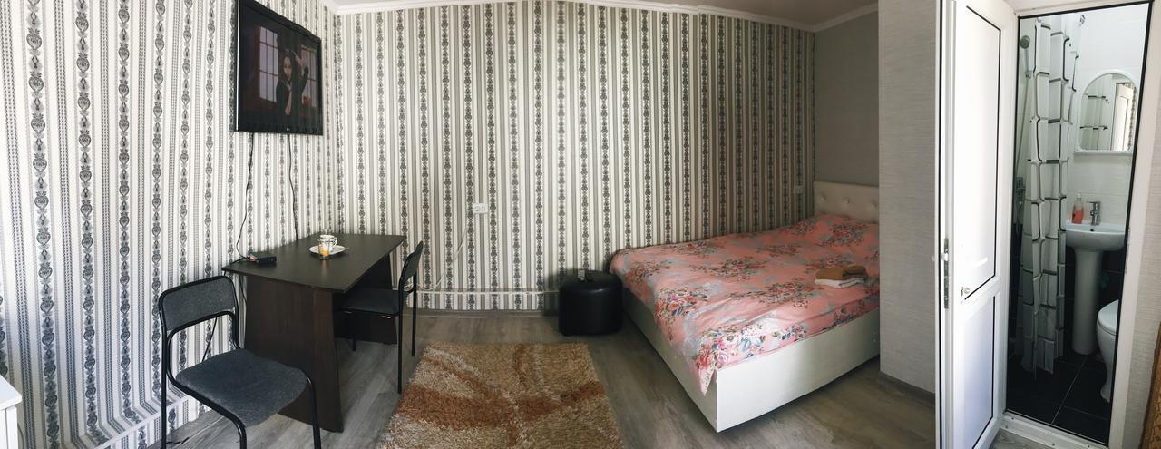Holiday Hostel House Bishkek Exterior photo