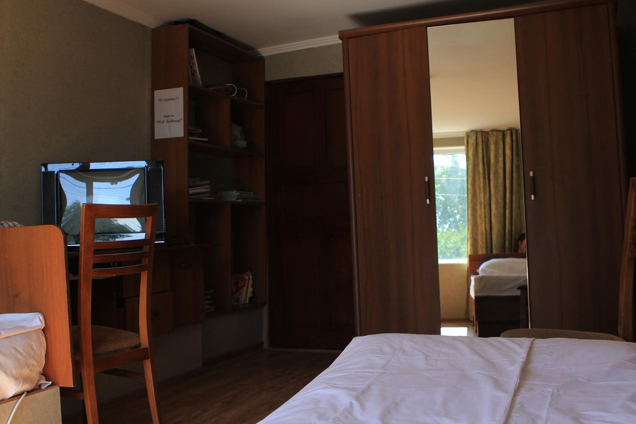 Holiday Hostel House Bishkek Exterior photo