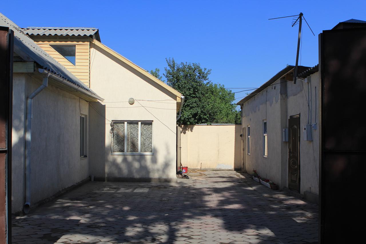 Holiday Hostel House Bishkek Exterior photo