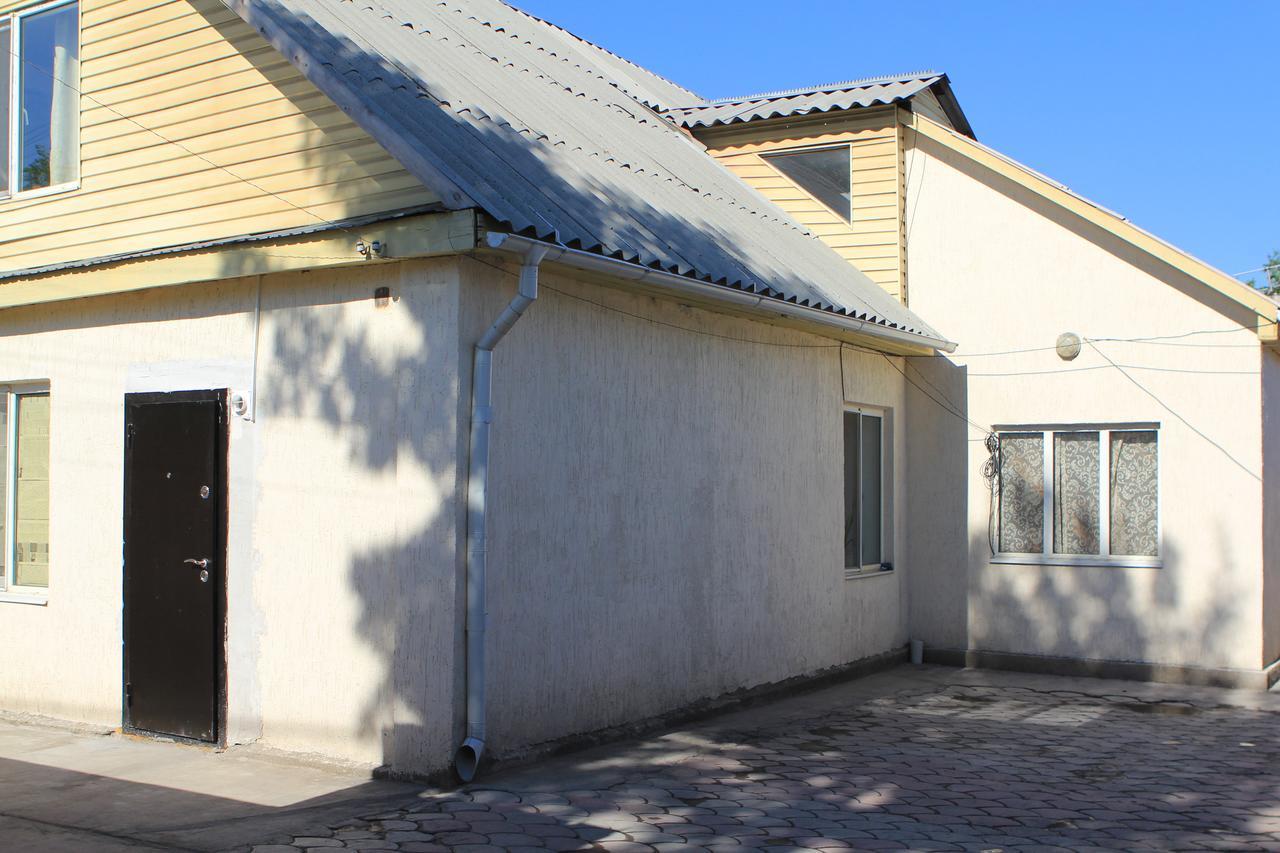 Holiday Hostel House Bishkek Exterior photo