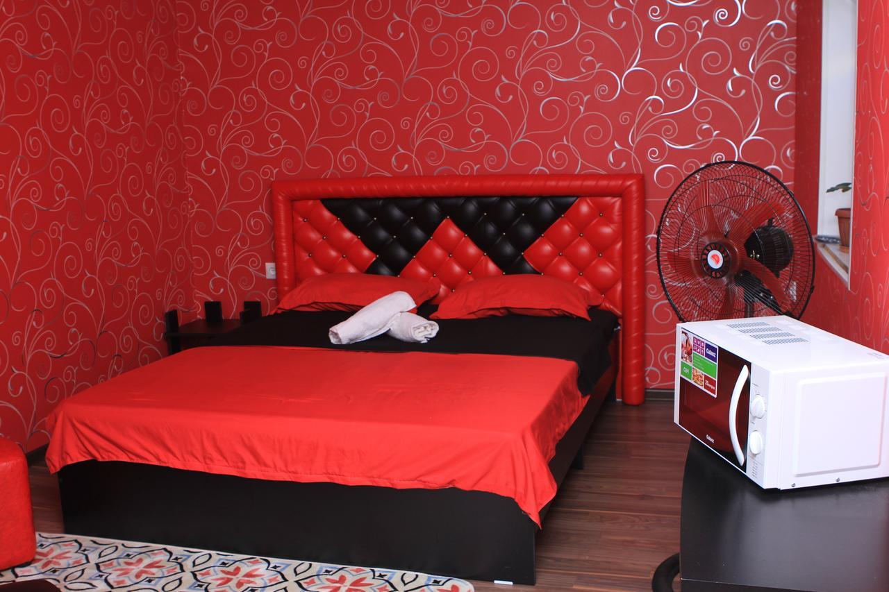 Holiday Hostel House Bishkek Exterior photo